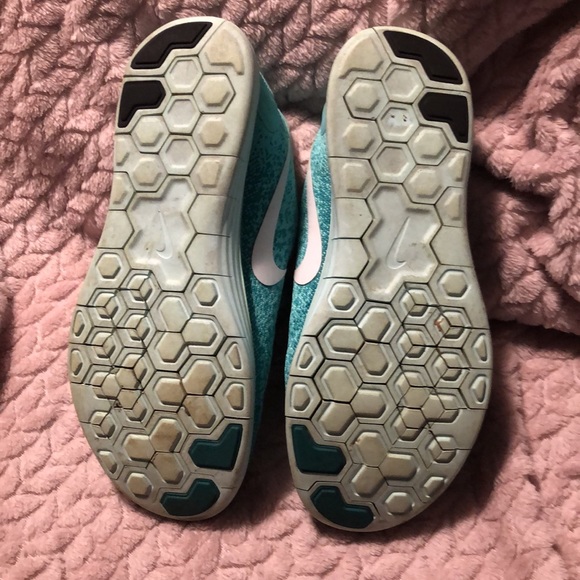 Nike - Picture 3 of 5